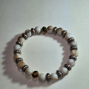 Chic Beaded Bracelet in Cream and Gold
